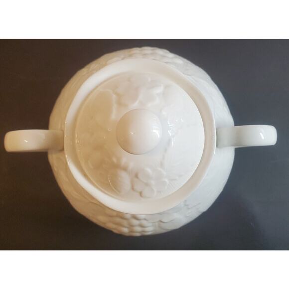 Wedgewood bone china made in England strawberry and vine - Picture 7 of 12